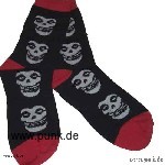 Schwarze Socken mit weißen Misfits-style Schädeln
